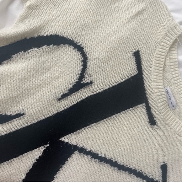 Calvin Klein Designer White sweater - Picture 7 of 12